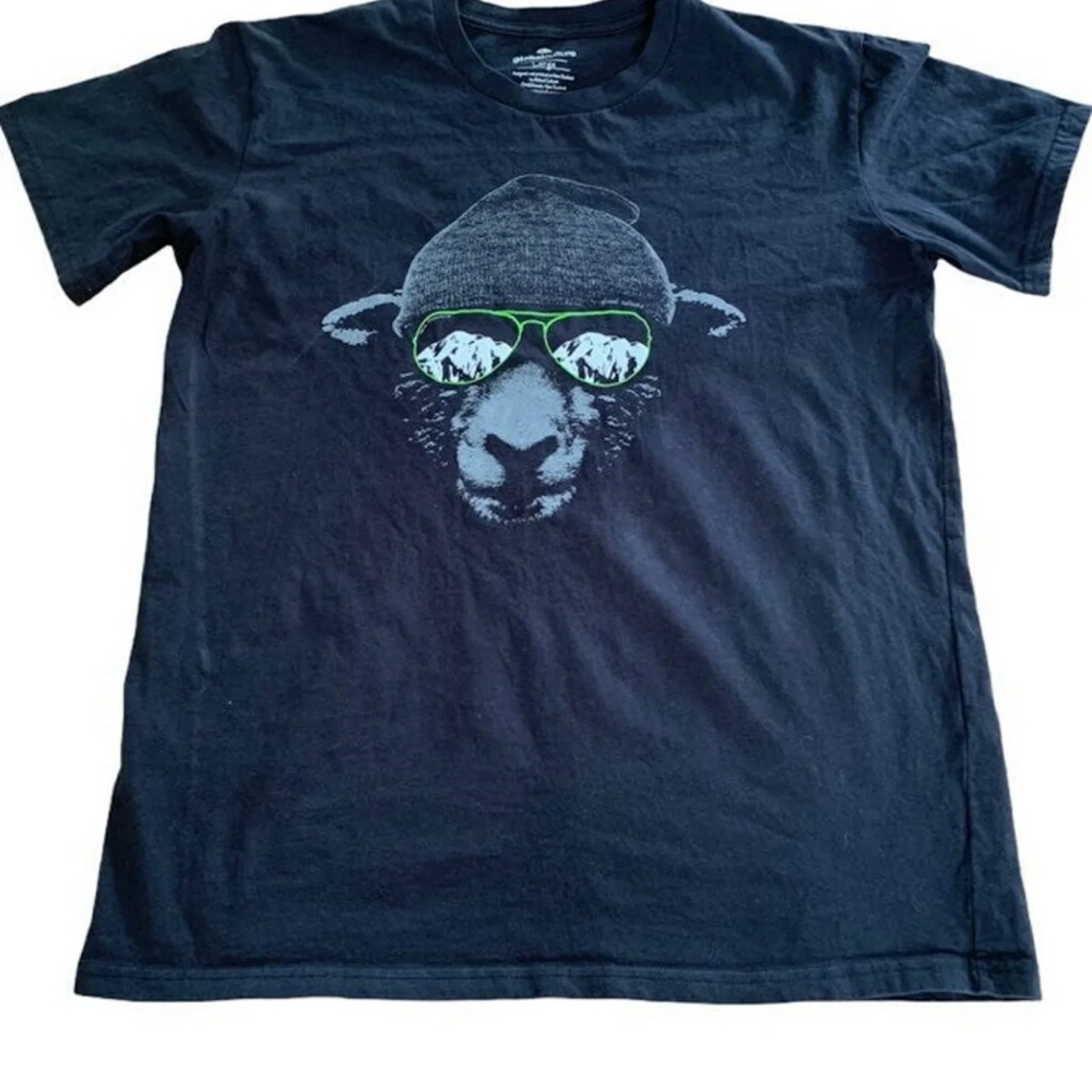 Global culture men's large goat T-shirt